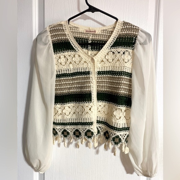 Knits Collection Boho Crochet Hand Knit Buttoned V-Neck Blouse Size Small/Medium - Picture 1 of 8
